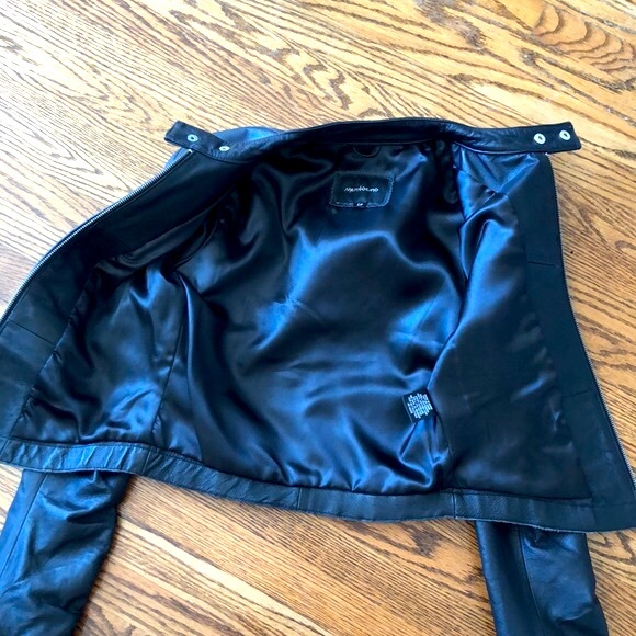 NWOT - Gorgeous Mendocino 100% genuine leather jacket with rouched sleeves. - Picture 9 of 9
